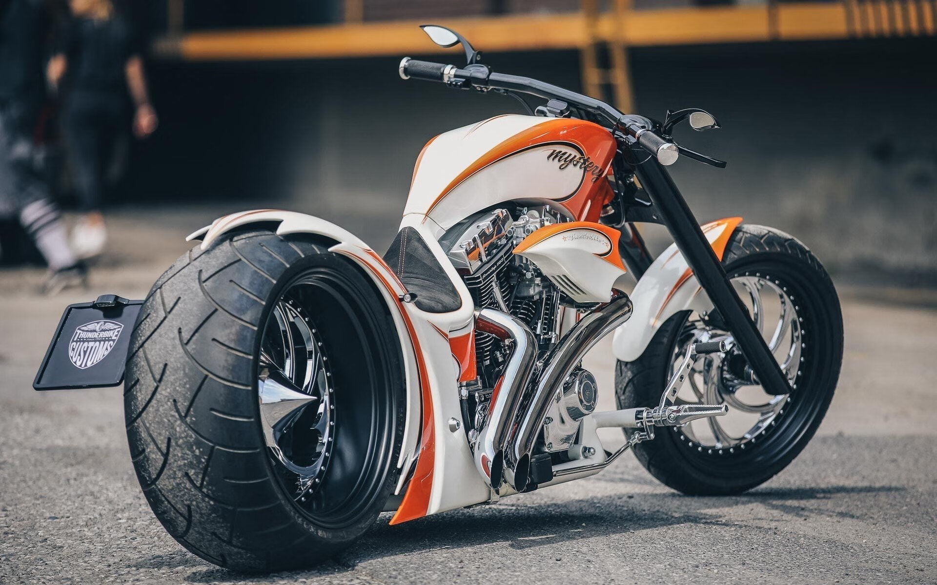 JIUYOU.COM-_未来飞行滑板：空中速度新高度_，回到未来 飞行滑板