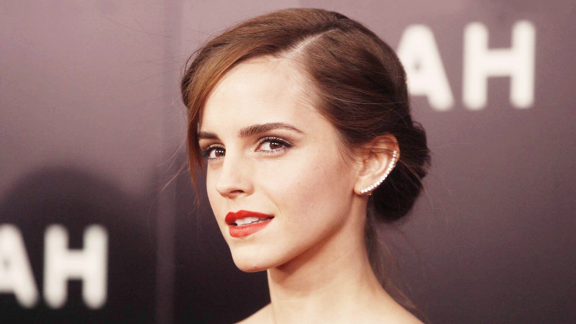 英超球队赛季中期体能负荷动态调整策略,英超tifo