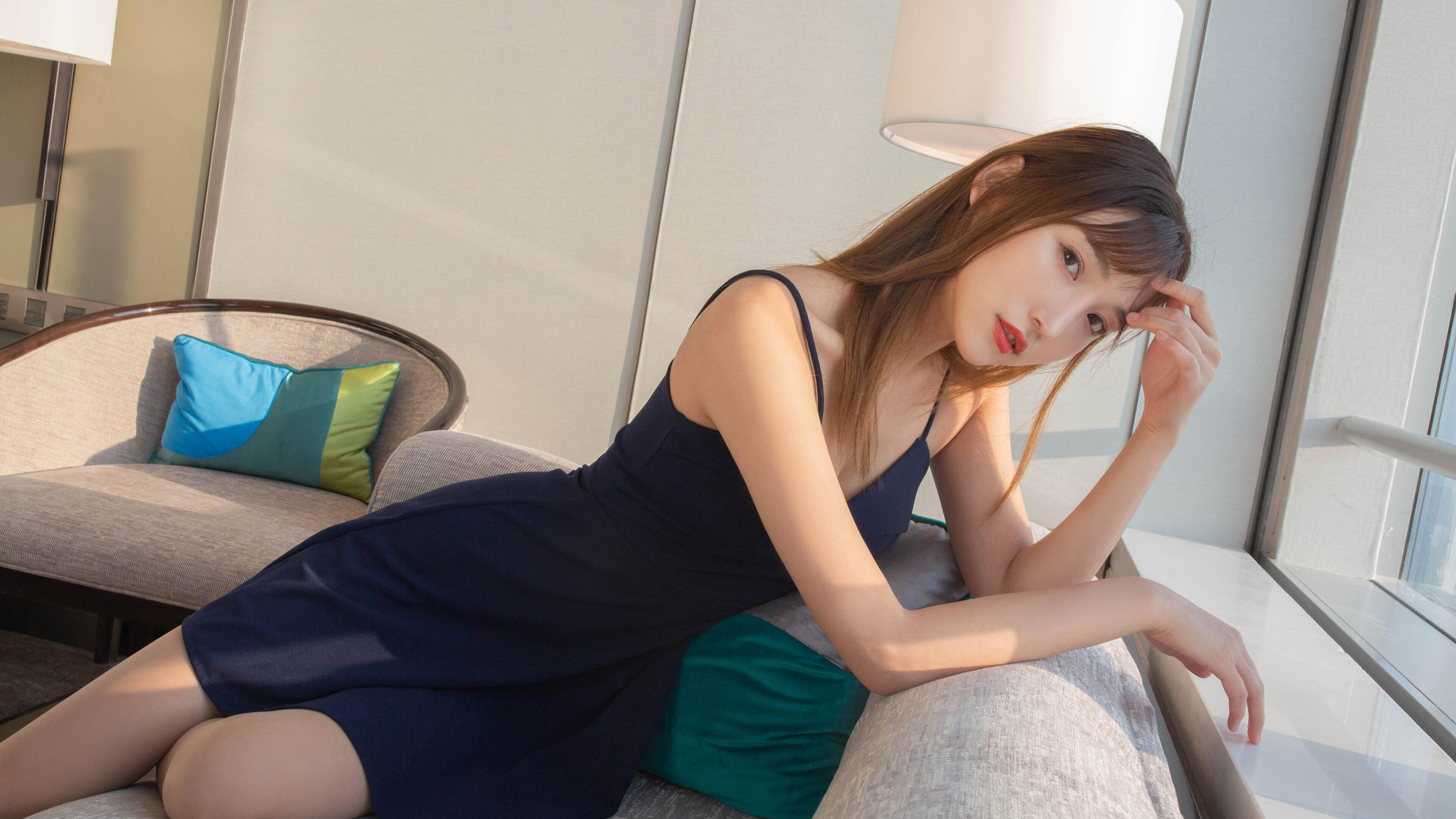 “网球赛事:高新体育中心赛场的精妙对抗与攻守转换”