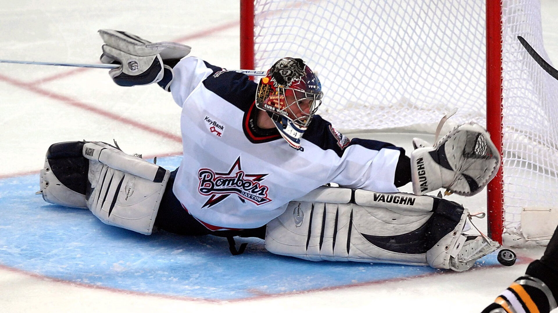 西甲裁判语义识别系统提升VAR判罚准确率，足球var裁判有几个